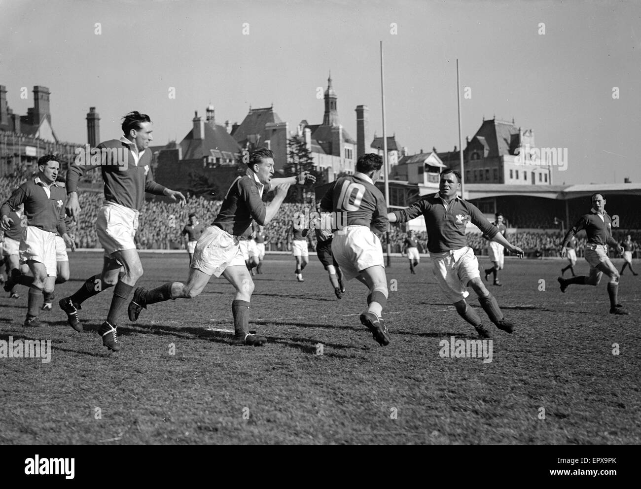 Aktion von Wales V Frankreich fünf Nation Meisterschaftsspiel auf Cardiff Arms Park statt.  Wales gewann 20-0 an, um die Meisterschaft und den Grand-Slam-25. März 1950 clinch Stockfoto