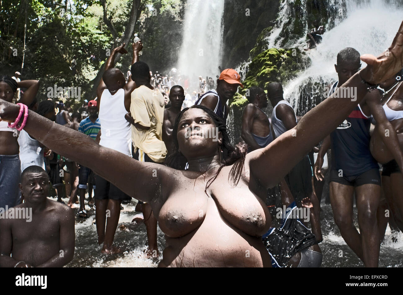 Voodoo-Festival in Saut d ' eau, Haiti. In den Wasserfällen Saut d ' Eau sagen sie, dass die Jungfrau Maria im Jahre 1847 erschien. Seit dieser Zeit Stockfoto