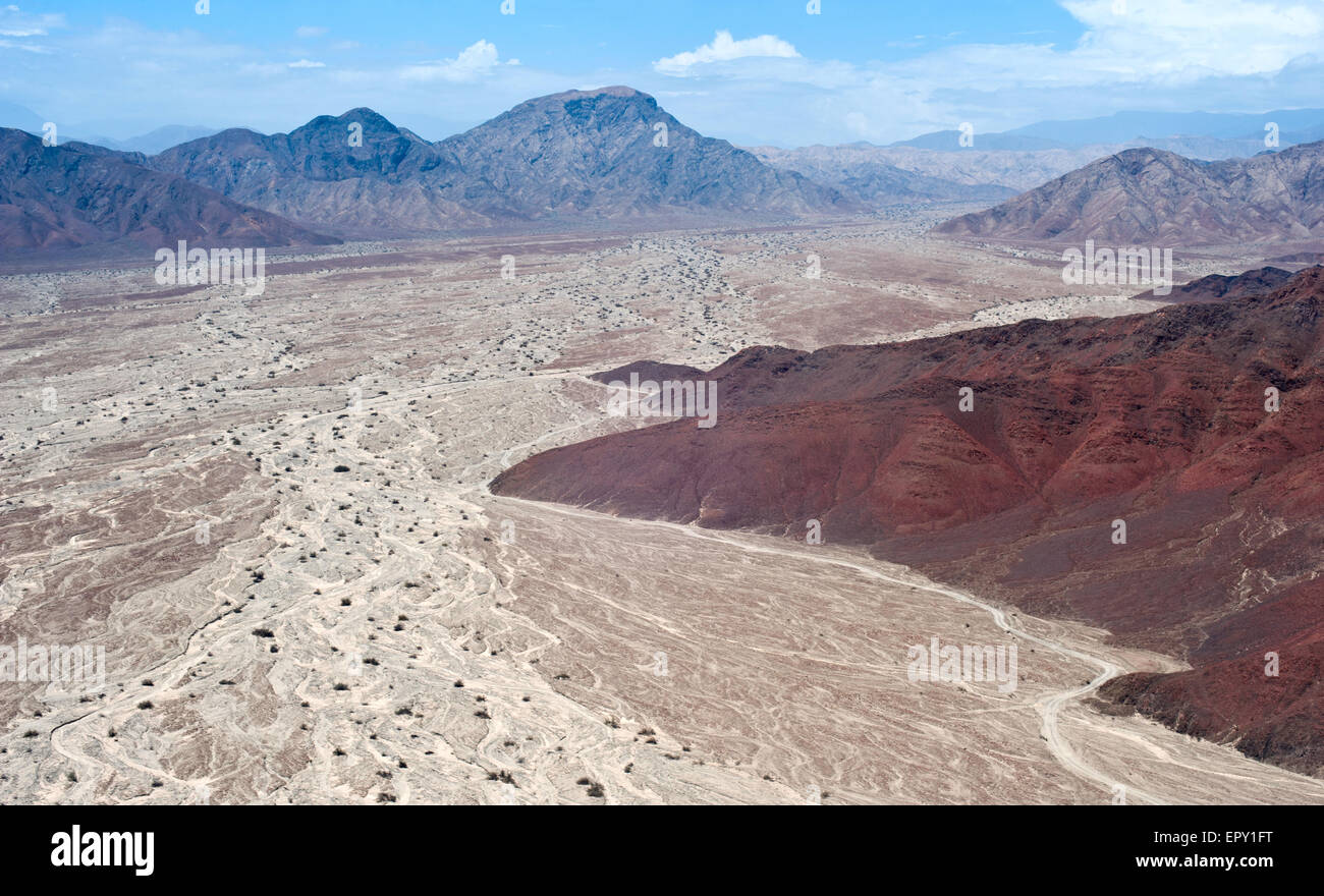 Luftaufnahme des peruanischen Wüste bei Nazca und die Nazca-Linien Stockfoto