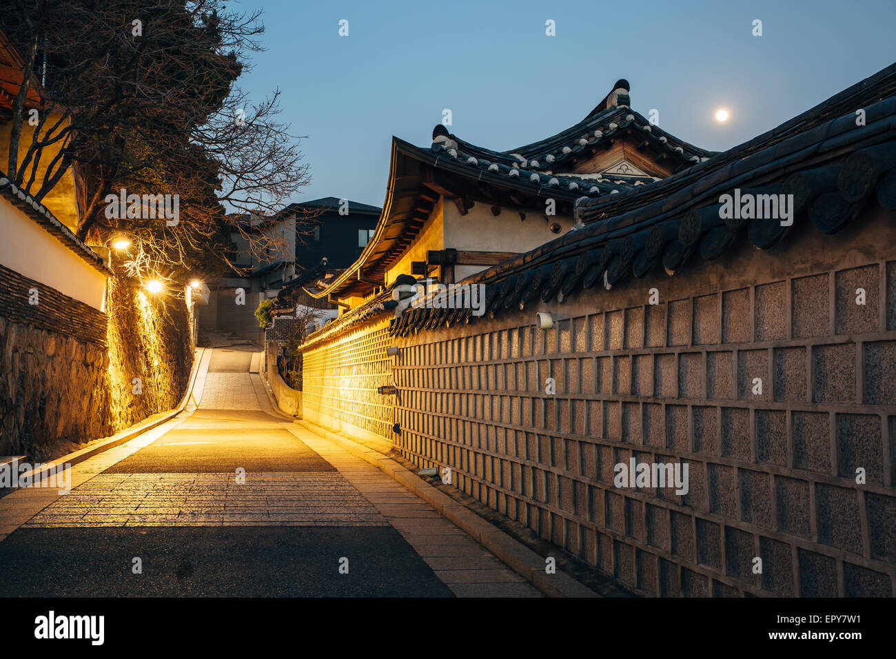 Das Bukchon Hanok historische Häuser in der Nacht in Korea Stockfoto