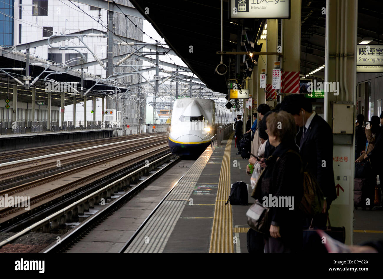 Shinkansen am Ansatz Stockfoto