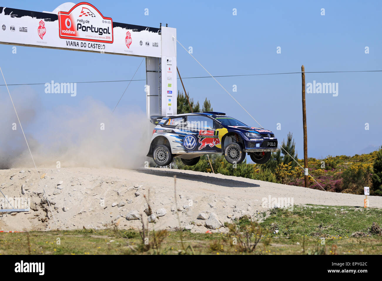 VIANA DO CASTELO, PORTUGAL-Mai, 22: Sebastien Ogier und Julien Ingrassia steuern Sie ihren Volkswagen Polo R WRC in der 2. Phase des portugiesischen. Stockfoto