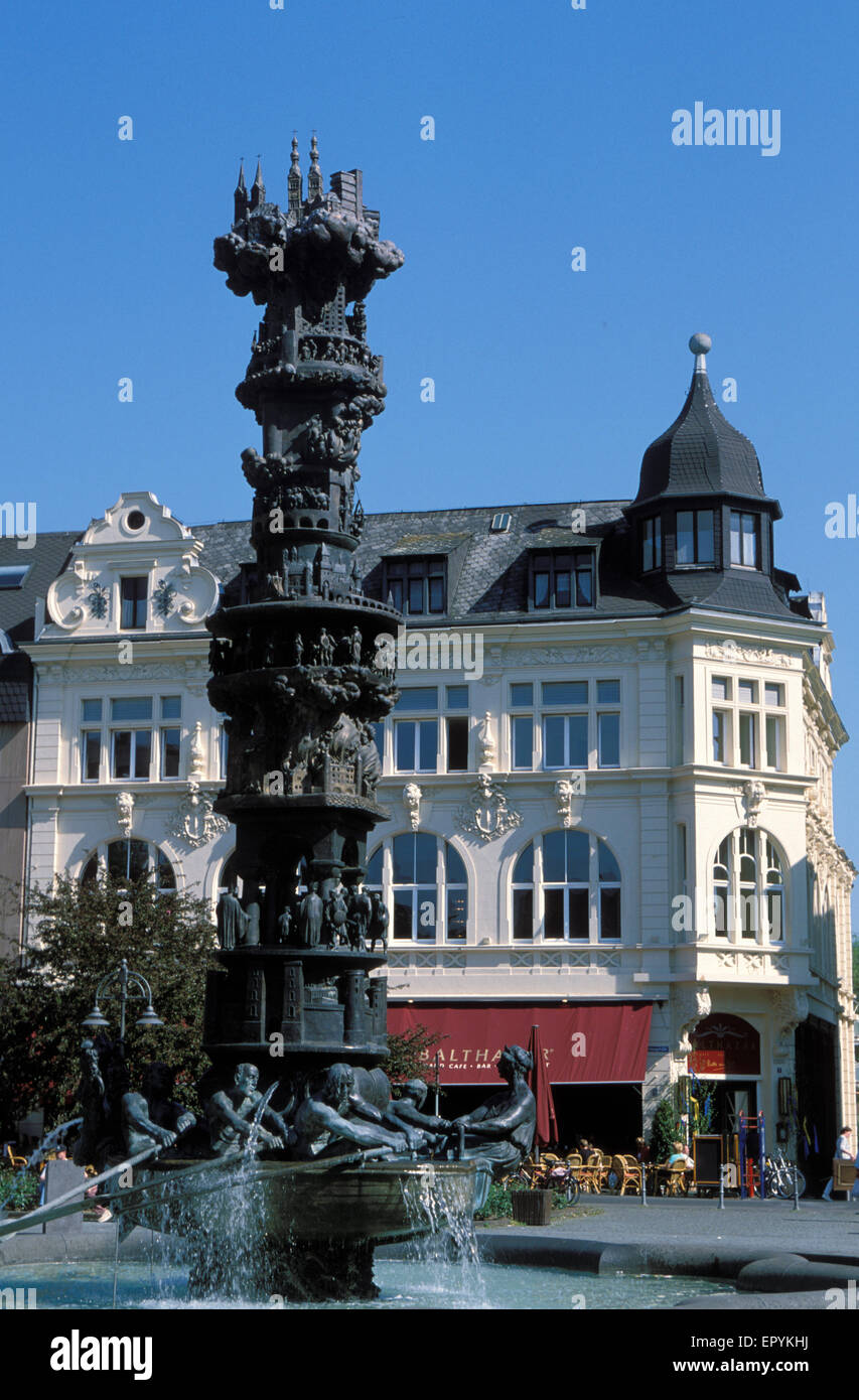 DEU, Deutschland, Koblenz, Brunnen am quadratischen Goerres.  DEU, Deutschland, Koblenz, Brunnen Auf Dem Goerresplatz. Stockfoto