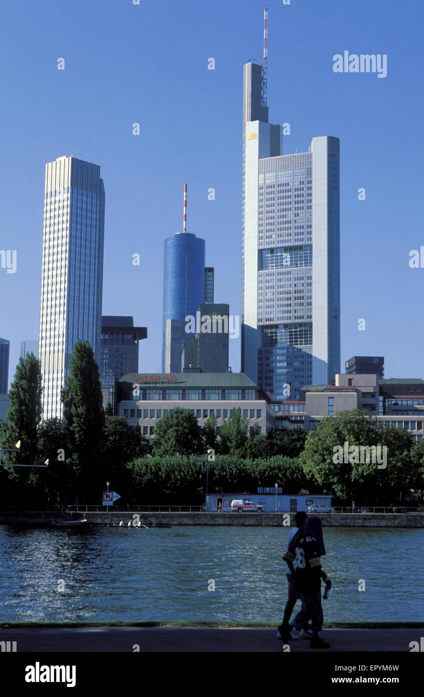 DEU, Deutschland, Hessen, Frankfurt, Blick über den Fluss Main, der Europäischen Zentralbank, den Maintower und die Commerzbank.  DEU Stockfoto