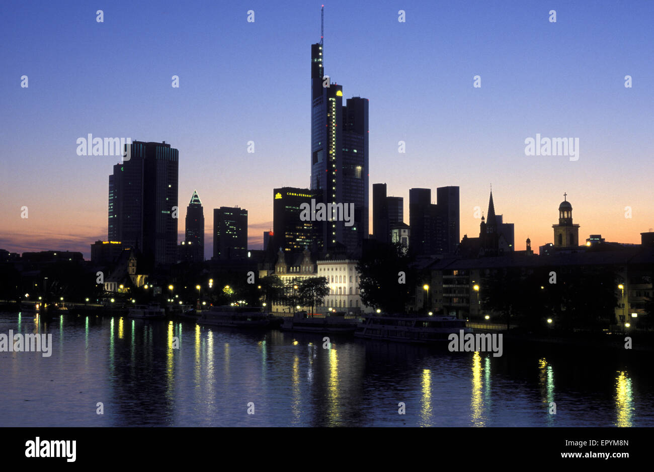 DEU, Deutschland, Hessen, Frankfurt am Main, Blick über den Main zu den Hochhäusern des Finanzviertels.  DEU, Deutschland, Hess Stockfoto