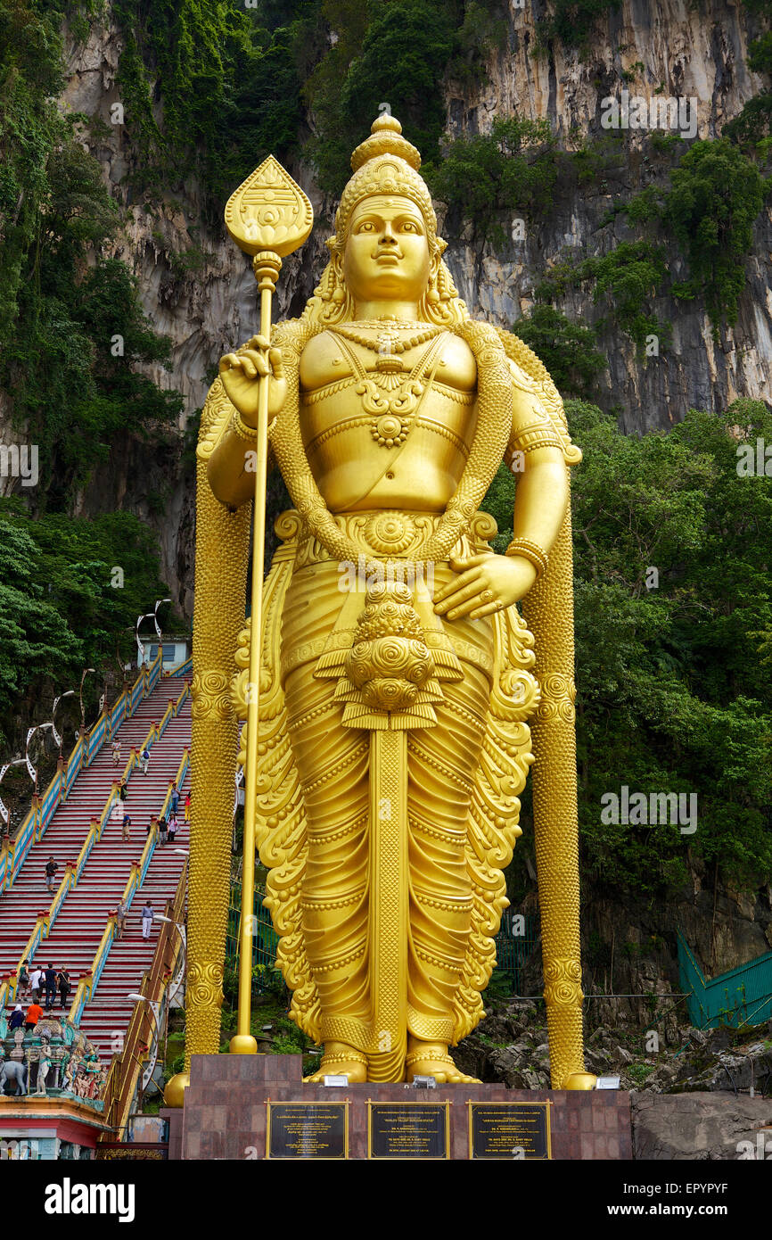 Murugan der hinduistische Gott des Krieges und den Sieg. Riesige Statue am Batu Grotte in Kuala Lumpur Malaysia. Stockfoto