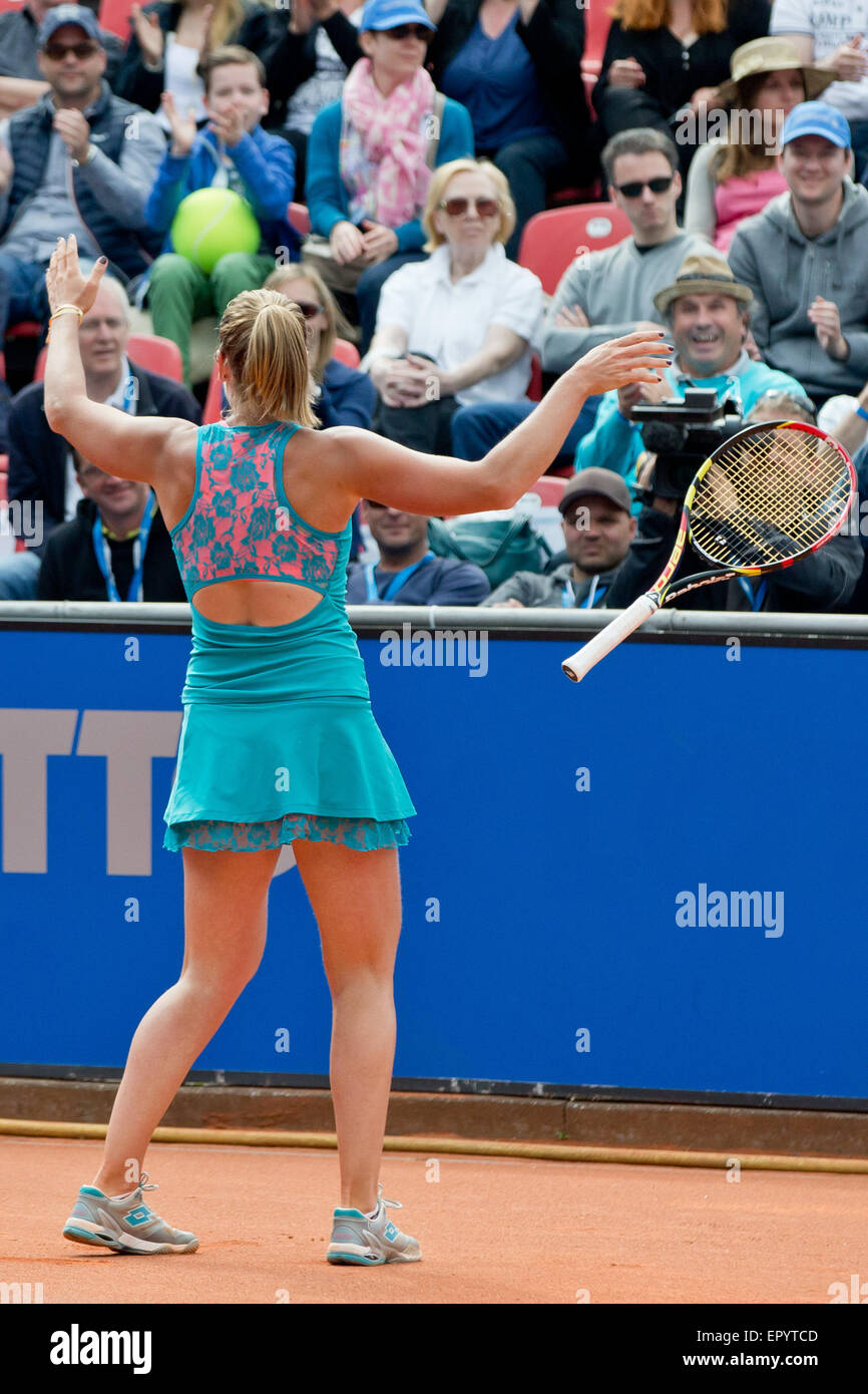 Nürnberg, Deutschland. 23. Mai 2015. Karin Knapp Italiens feiert ihren Sieg gegen Roberta Vinci Italien im Finale der WTA-Tennis-Turnier in Nürnberg, 23. Mai 2015. Foto: DANIEL KARMANN/Dpa/Alamy Live News Stockfoto