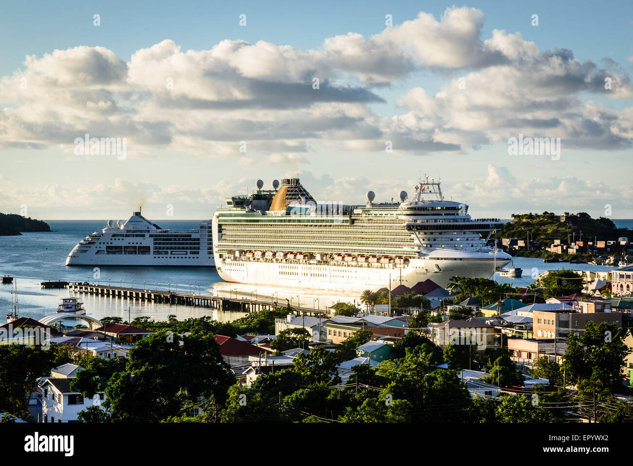 P & O Cruises Ventura, Silversea Cruises Silversea, Hafen von Saint John's, Antigua Stockfoto