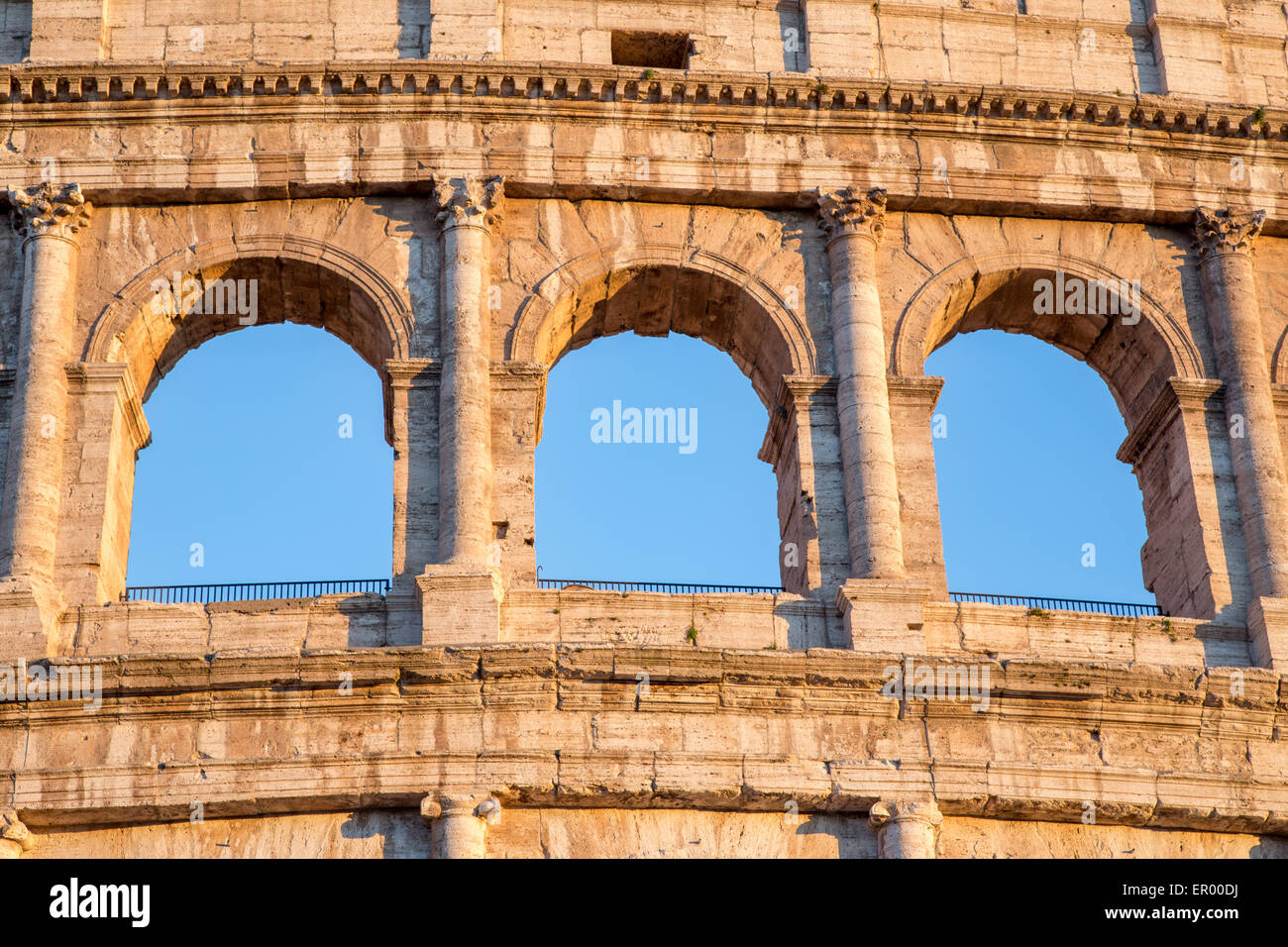 Kolosseum in Rom in der Abenddämmerung Stockfoto
