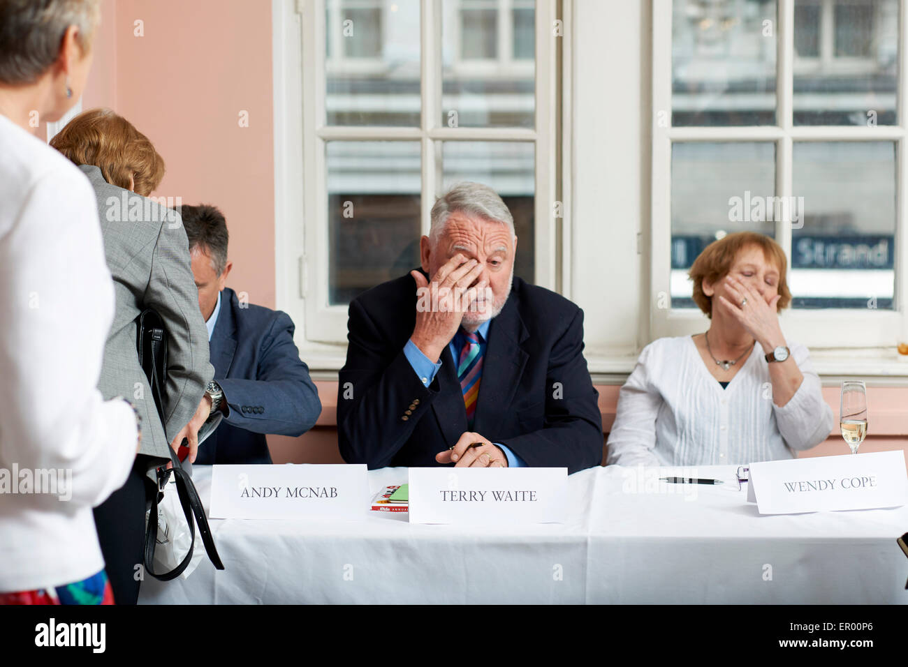 Andy McNab, Terry Waite und Wendy Cope an literarischen Oldie Mittagessen 19.05.15 Stockfoto