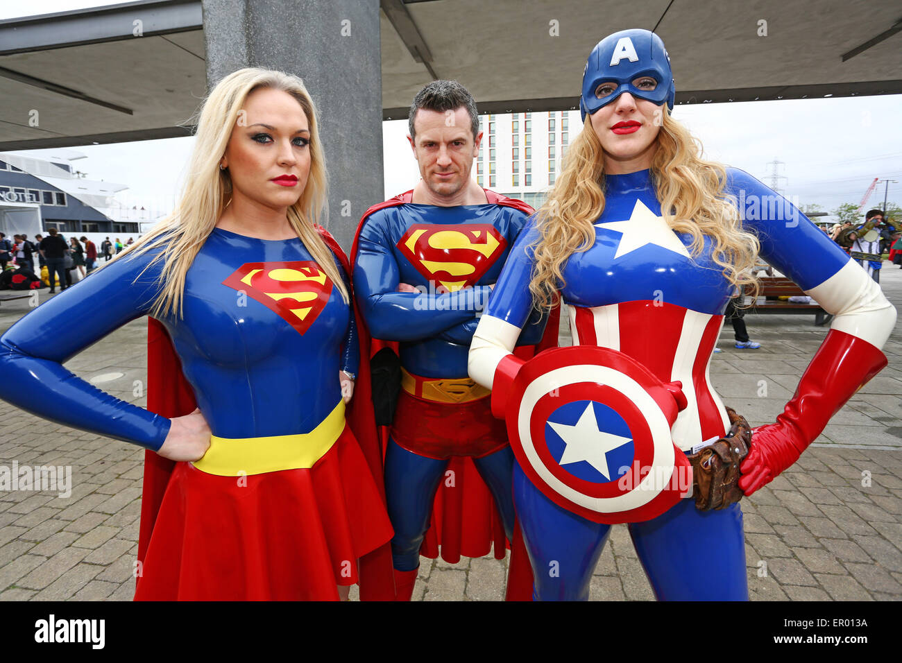 London, UK. 23. Mai 2015. Teilnehmer verkleidet als Superhelden Superman MCM Comic Con, Excel, London 2015, wo Fans als ihre Lieblings Film, Fernsehen, Cosplay und Fantasie-Figuren verkleidet. Stockfoto