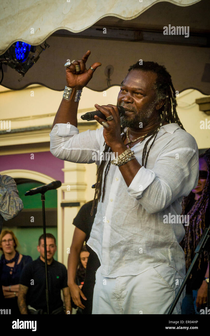 Yorkshire, Vereinigtes Königreich. 23. Mai 2015.  Durchführung von Levi Roots tracks aus seinem neuen Album "Rise oben" Malton Food Lovers Festival. Bildnachweis: Bailey-Cooper Fotografie/Alamy Live-Nachrichten Stockfoto