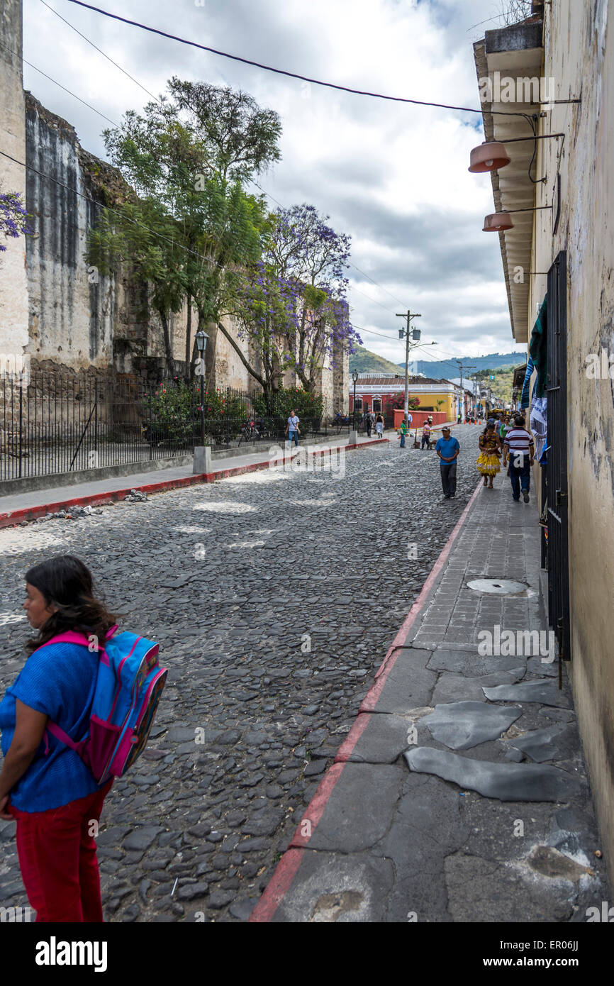 Beschäftigt Straßenszene in Antigua Guatemala Stockfoto