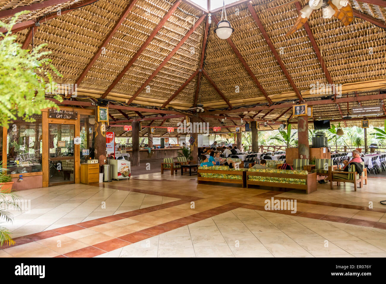 Ministerium für Treffpunkt und Esszimmer in einem Palapa in Guatemala Stockfoto