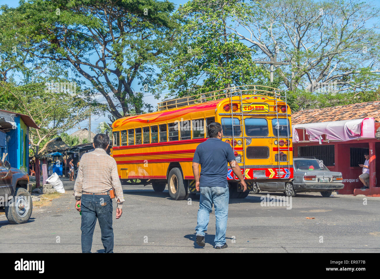 Bus auf dem Weg aus La Avellanav Guatemala Stockfoto