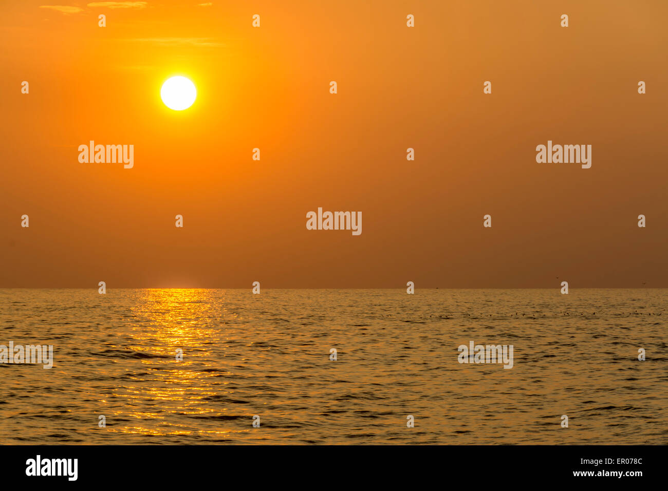 Farbenprächtigen Sonnenuntergang am Pazifik in der Nähe der Küste von Guatemala Stockfoto