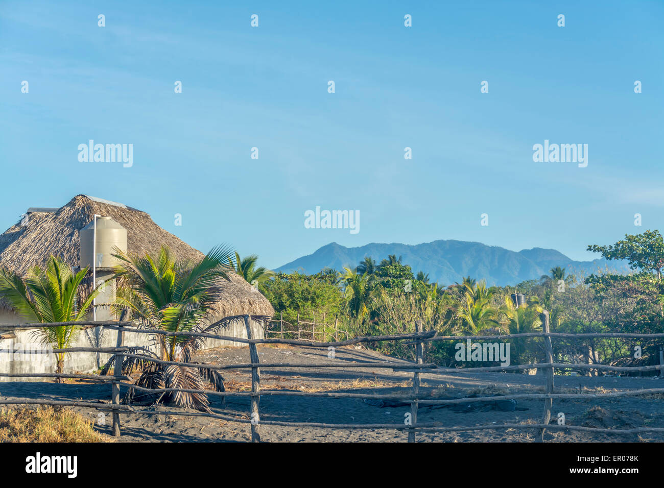 Haus am Strand von El-Hawaii-Guatemala Stockfoto