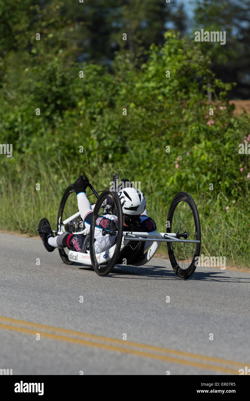 Chattanooga, Tennessee, USA.  23. Mai 2015. Athleten mit Behinderungen treten in der 2015 USA Cycling National Championship individuelle Zeit Trial Para-Cycling Event im Enterprise South, Industriepark, wo nur US-Automobilfabrik Volkswagen befindet. Bildnachweis: TDP Fotografie/Alamy Live-Nachrichten Stockfoto