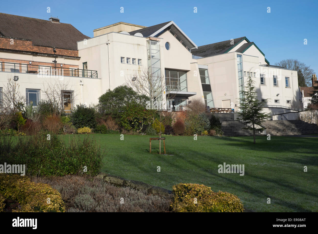 Malvern-Theater und Priory Park Stockfoto