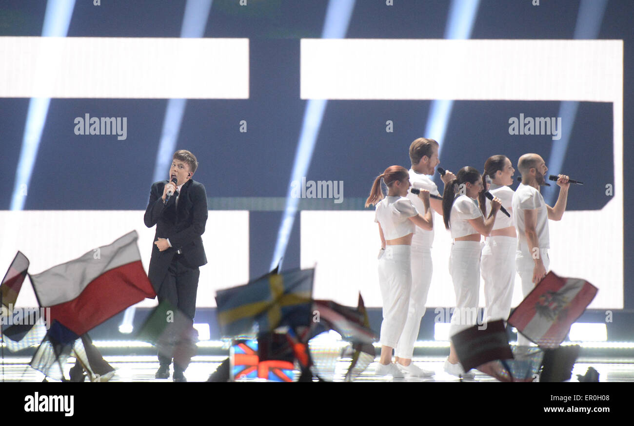 Wien, Österreich. 23. Mai 2015. Loic Nottet für Belgien führt während des großen Finales von der 60. Eurovision Song Contest 2015 in Wien, Österreich, 23. Mai 2015. Teilnehmer aus 27 Ländern konkurrieren um die Trophäe des Eurovision Song Contest. Foto: Julian Stratenschulte/Dpa/Alamy Live News Stockfoto