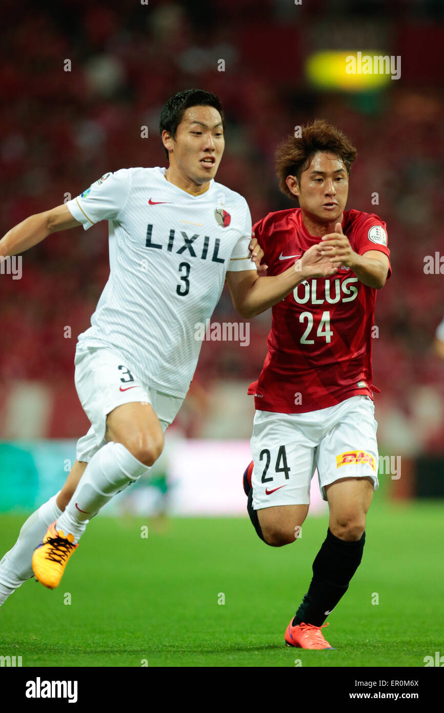 Saitama, Japan. 23. Mai 2015. (L, R) Gen Shoji (Geweih), Takahiro Sekine (rot) Fußball: 2015 J1 Liga 1. Etappe Match zwischen Urawa Red Diamonds 2: 1-Kashima Antlers in Saitama Stadium 2002 in Saitama, Japan. Bildnachweis: AFLO SPORT/Alamy Live-Nachrichten Stockfoto