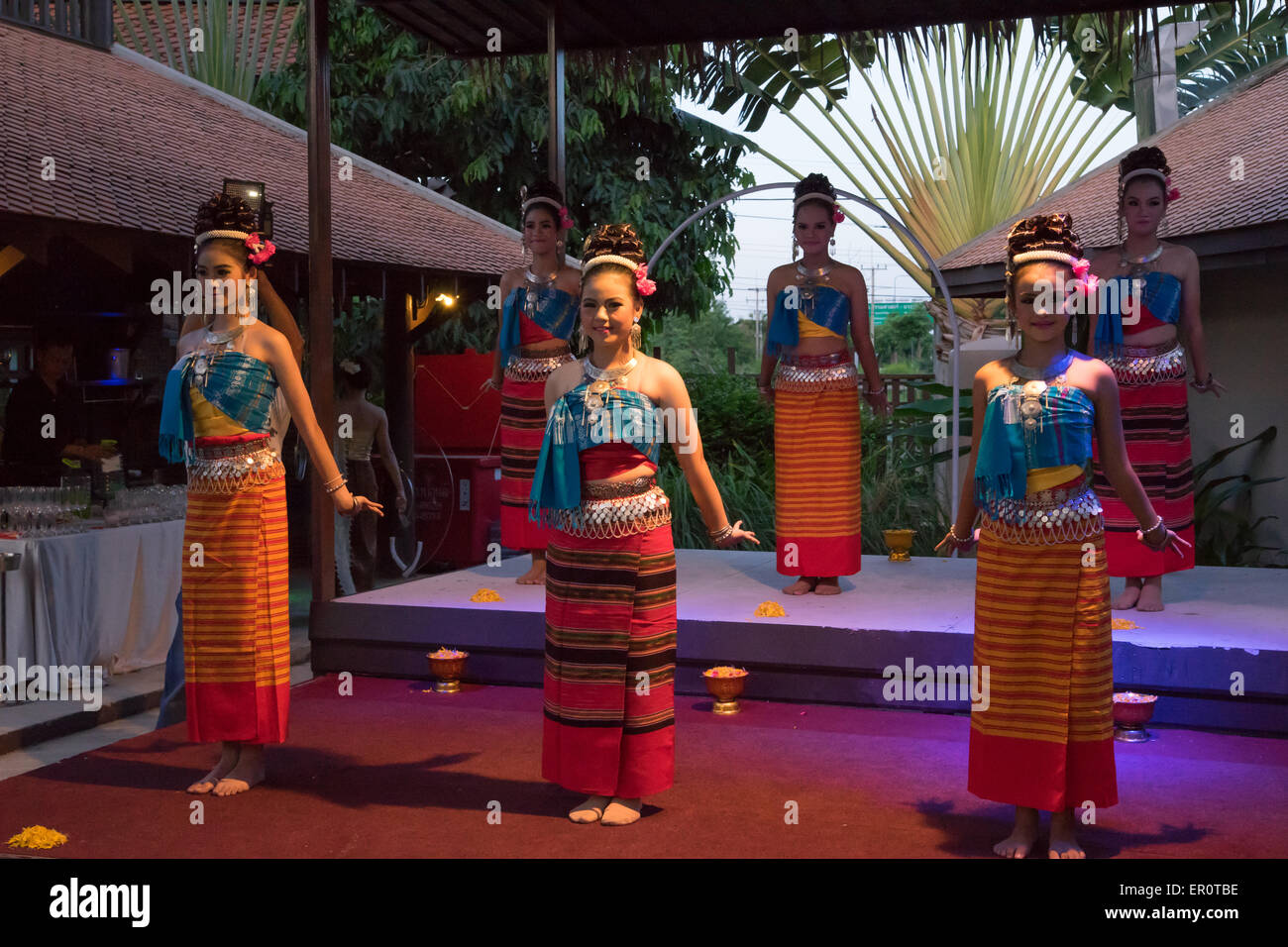 Thai Tänzerinnen, die traditionelle thailändische Tanz Stockfoto
