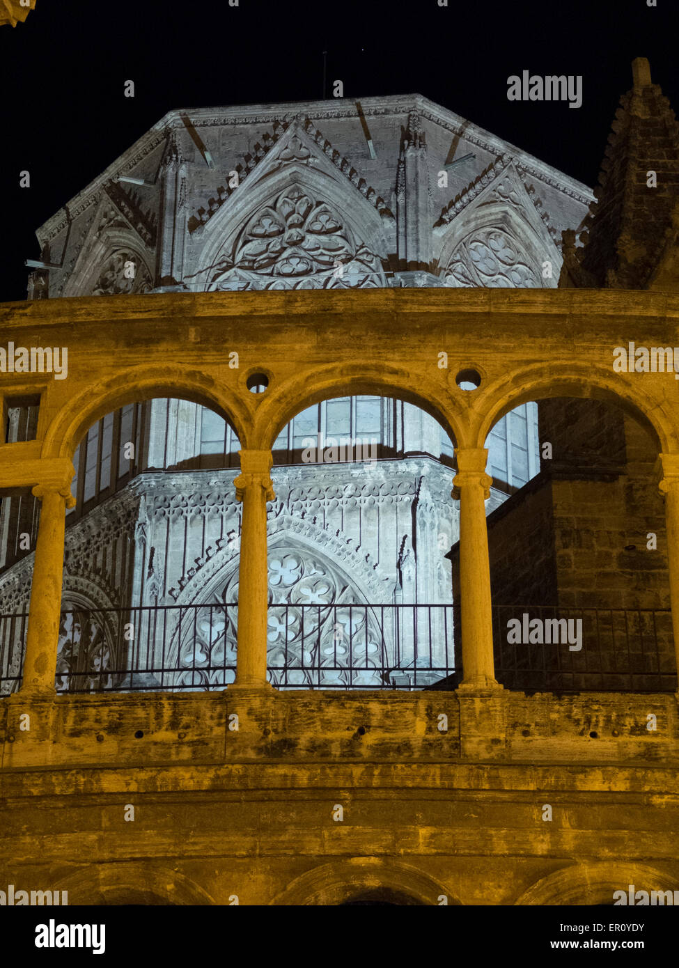 Nachtansicht der Kathedrale von Valencia und die Micalet Stockfoto