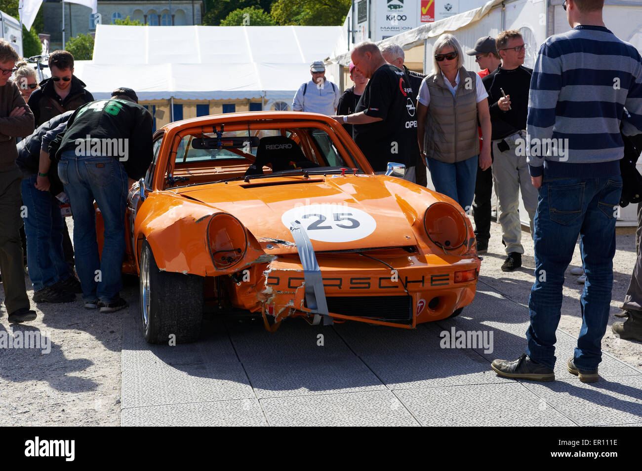 Aarhus (Dänemark). 24. Mai 2015. Seine königliche Hoheit Prinz Joachim ist ein leidenschaftlicher Rennfahrer. Rennen in seiner weißen Lotus Cortina, er schaffte es auf das Podium und erhalten eine Trophäe, die diesem sonnigen Tag im Kredit kann: Brian Bjeldbak/Alamy Live News Stockfoto