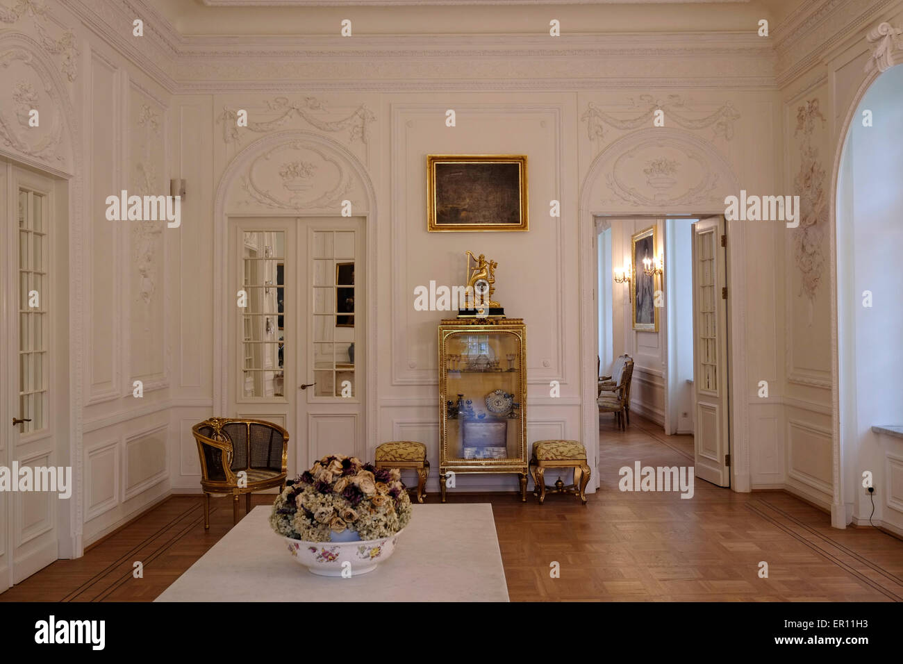 Innenansicht des Uzutrakis Manor Palace ein Wohngut aus dem späten 19. Jahrhundert der Familie Tyszkiewicz in Uzutrakis, am Ufer des Galve-Sees, gegenüber der berühmten Burg Trakai. Litauen Stockfoto