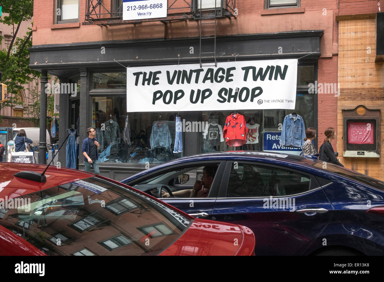 Pop Up Shop Verkauf von Vintage-Kleidung in Nolita in New York City Stockfoto