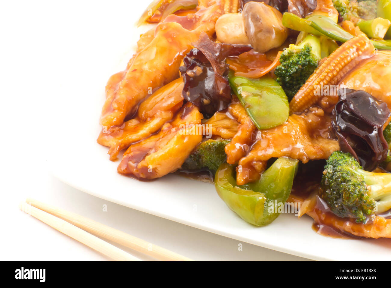 Yu-Shiang Huhn mit Knoblauchsauce und sautierten chinesisches Mischgemüse Stockfoto