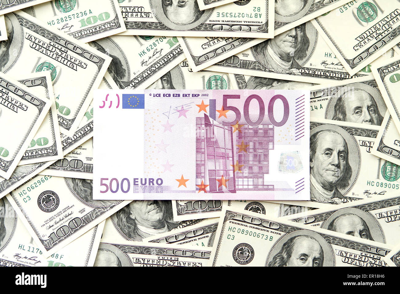 Fünfhundert Euro und viele hundert-Dollar-Noten Stockfoto