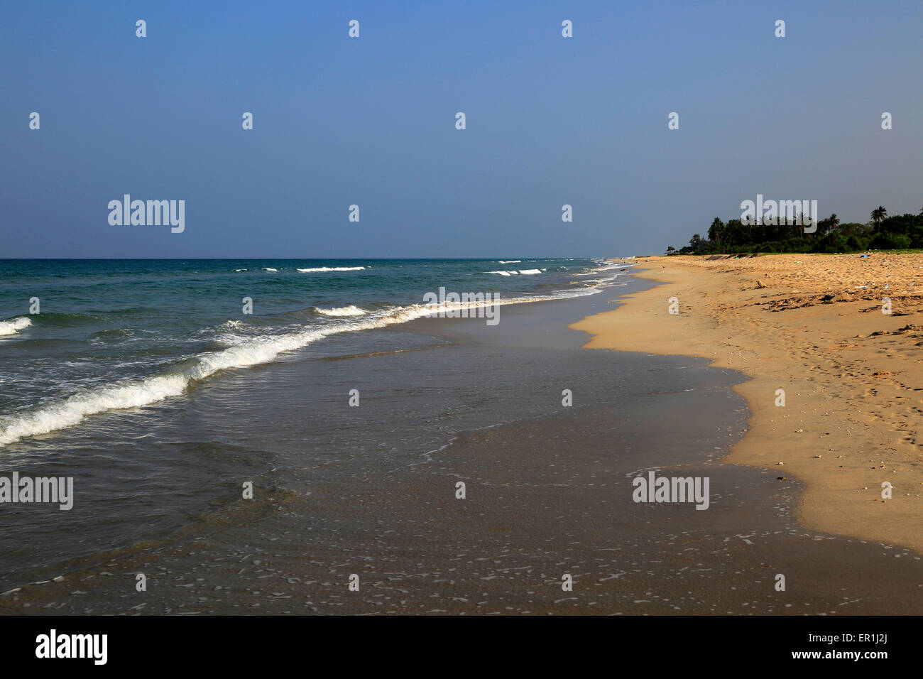 Ozean und Sandy tropischen Strand am Nilavelli Strand, Trincomalee, Sri Lanka, Asien Stockfoto