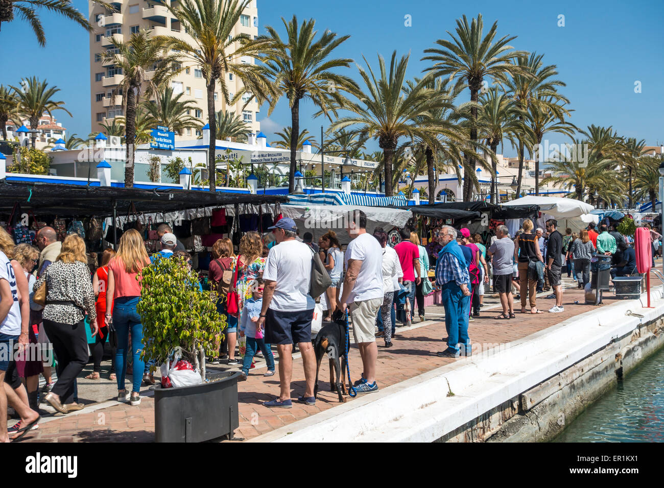 Beschäftigt Marktplatz Hafen von Estepona Spanien Stockfoto