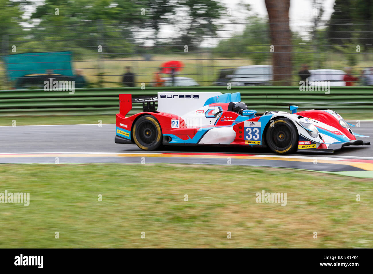 Imola, Italien – 16. Mai 2015: Oreca 03R – Nissan von Eurasia Motorsportteam, angetrieben von Pu Jun Jin - Nico Pieter de Bruijn Stockfoto