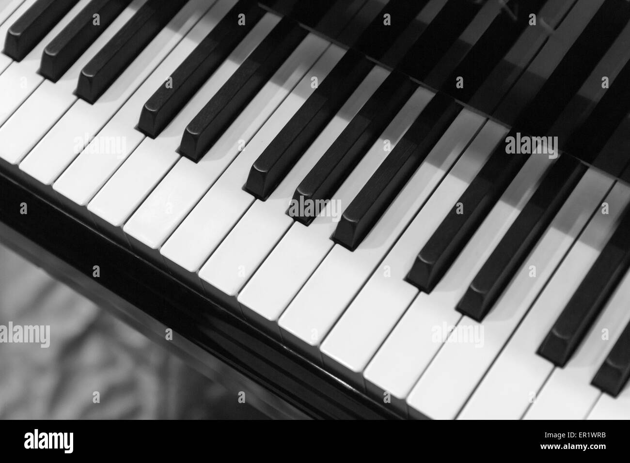 klassische Klavier-Tastatur. Einfarbiger Hintergrund Stockfoto