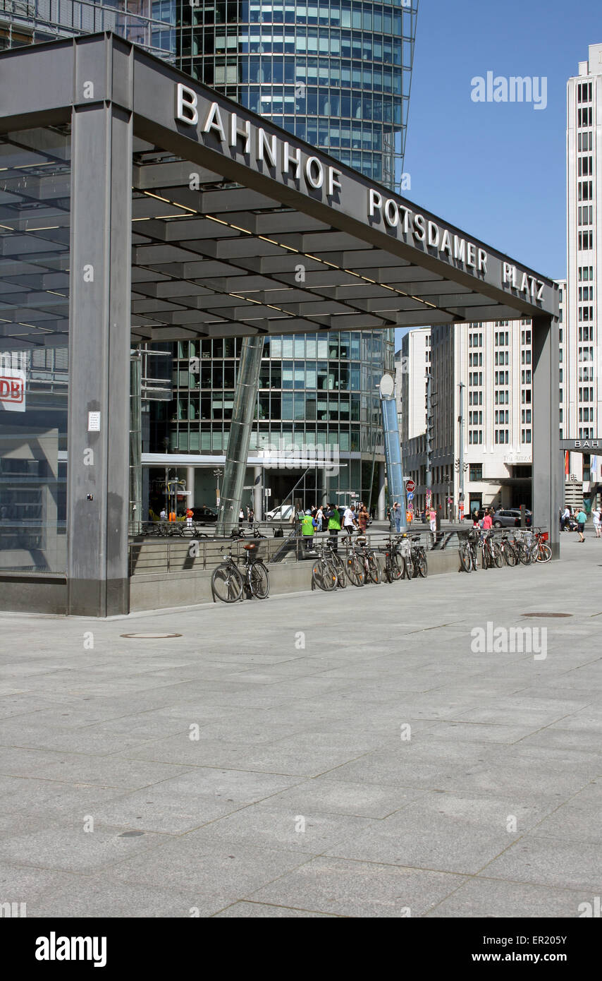 Eingang der Berliner Potsdamer Platz, S & U Bahn station Stockfoto