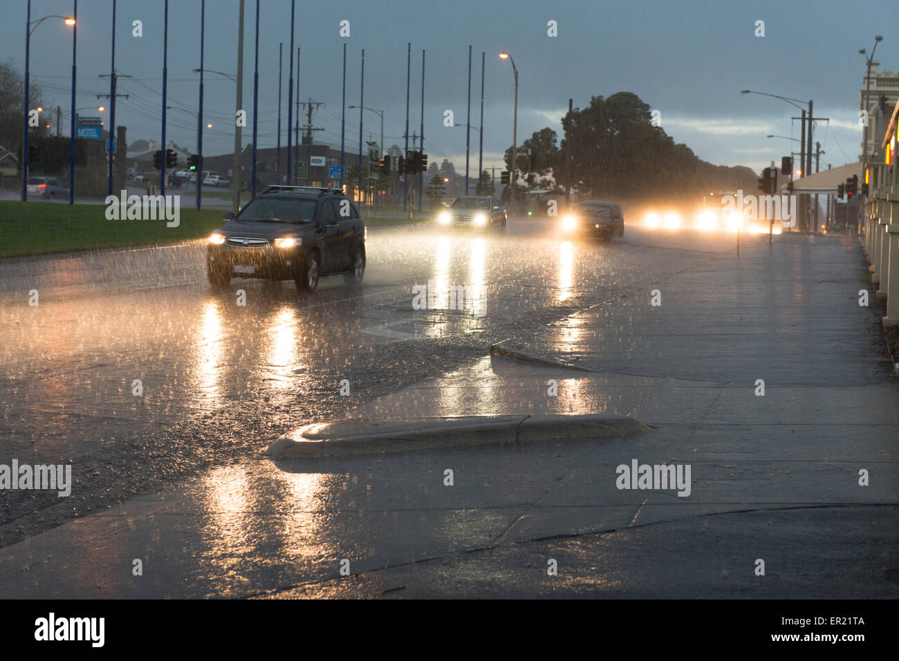 Verkehr in schweren Regen, Australien. Stockfoto