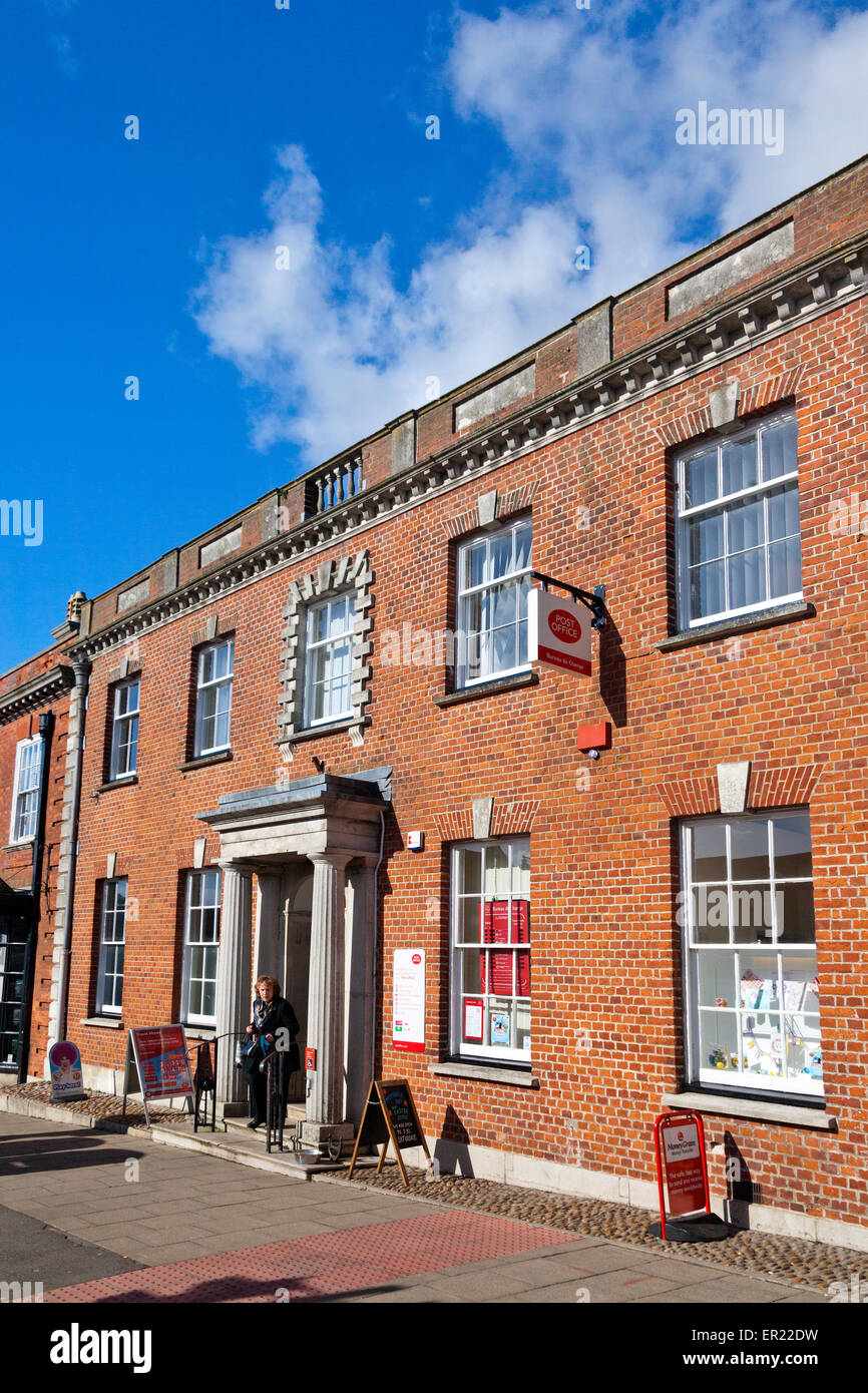Die elegante Fassade des Post Office in Bridport, Dorset, England, UK Stockfoto