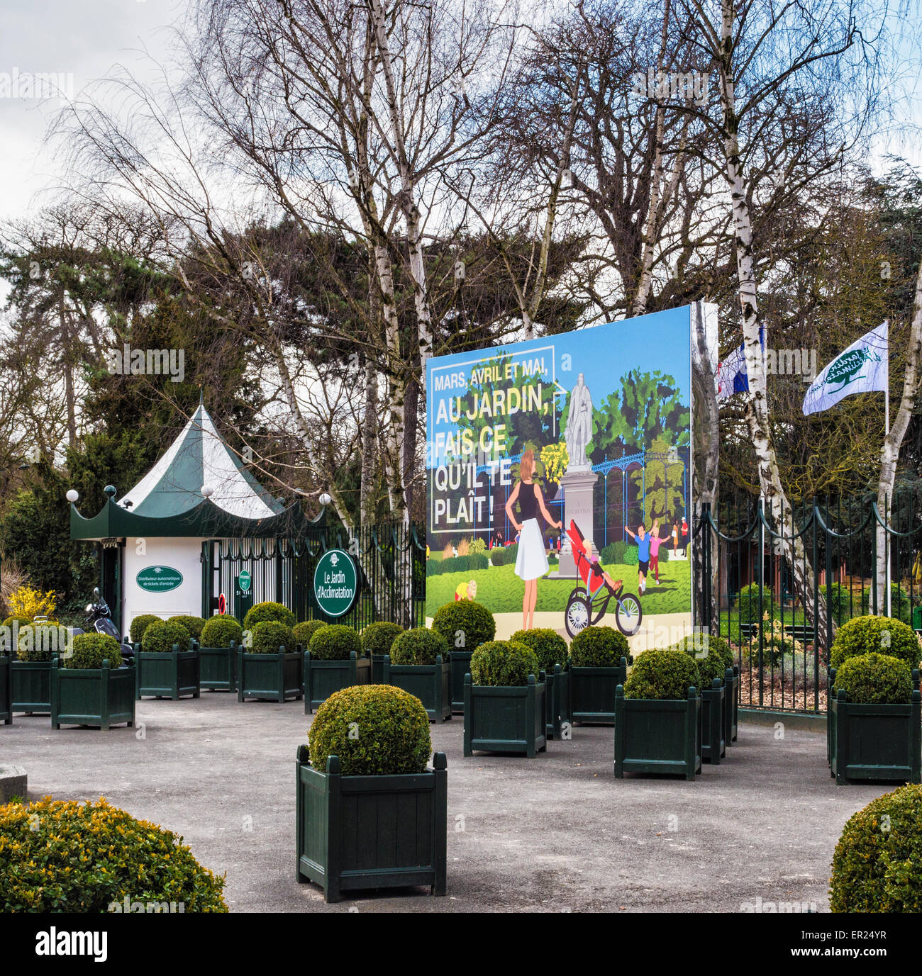 Jardin d ' Acclimatation Amusement Parkeingang und bunte Zeichen, Bois De Boulogne, Paris. Stockfoto