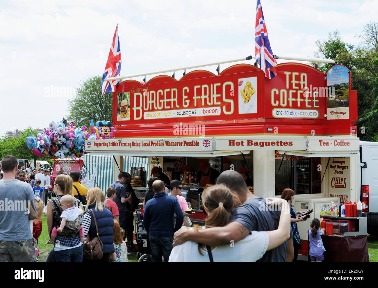 Brighton UK 25. Mai 2015 - Fast-Food Burger Stall van Hove Karneval fair Stockfoto