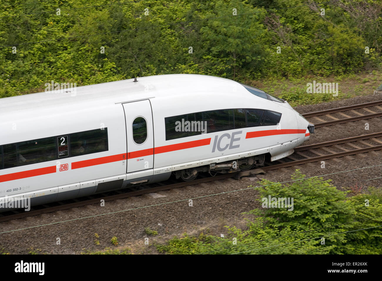 Europa, Deutschland, Köln, High-Speed-Zug ICE in den Stadtteil Deutz.  Europa, Deutschland, Köln, Hochgeschwindigkeitszug Stockfoto