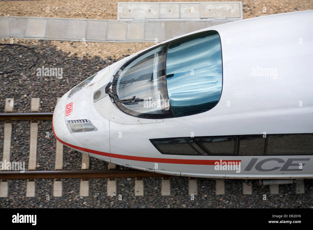 Europa, Deutschland, Köln, High-Speed-Zug ICE in den Stadtteil Deutz.  Europa, Deutschland, Köln, Hochgeschwindigkeitszug Stockfoto