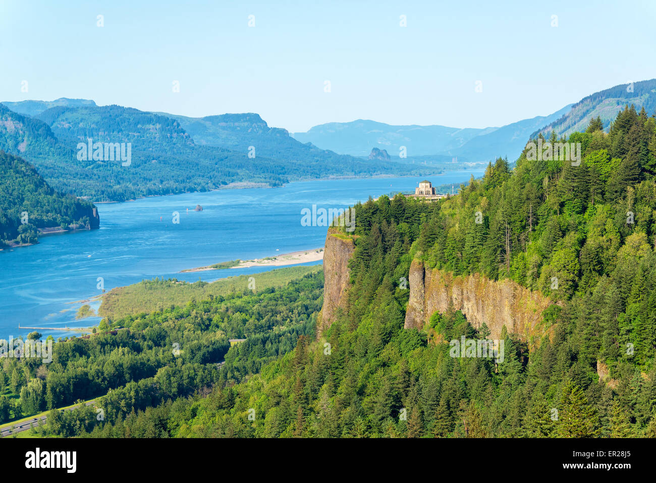 Auf der Suche nach der Columbia River Gorge mit Vista-Haus auf dem Hügel sichtbar Stockfoto