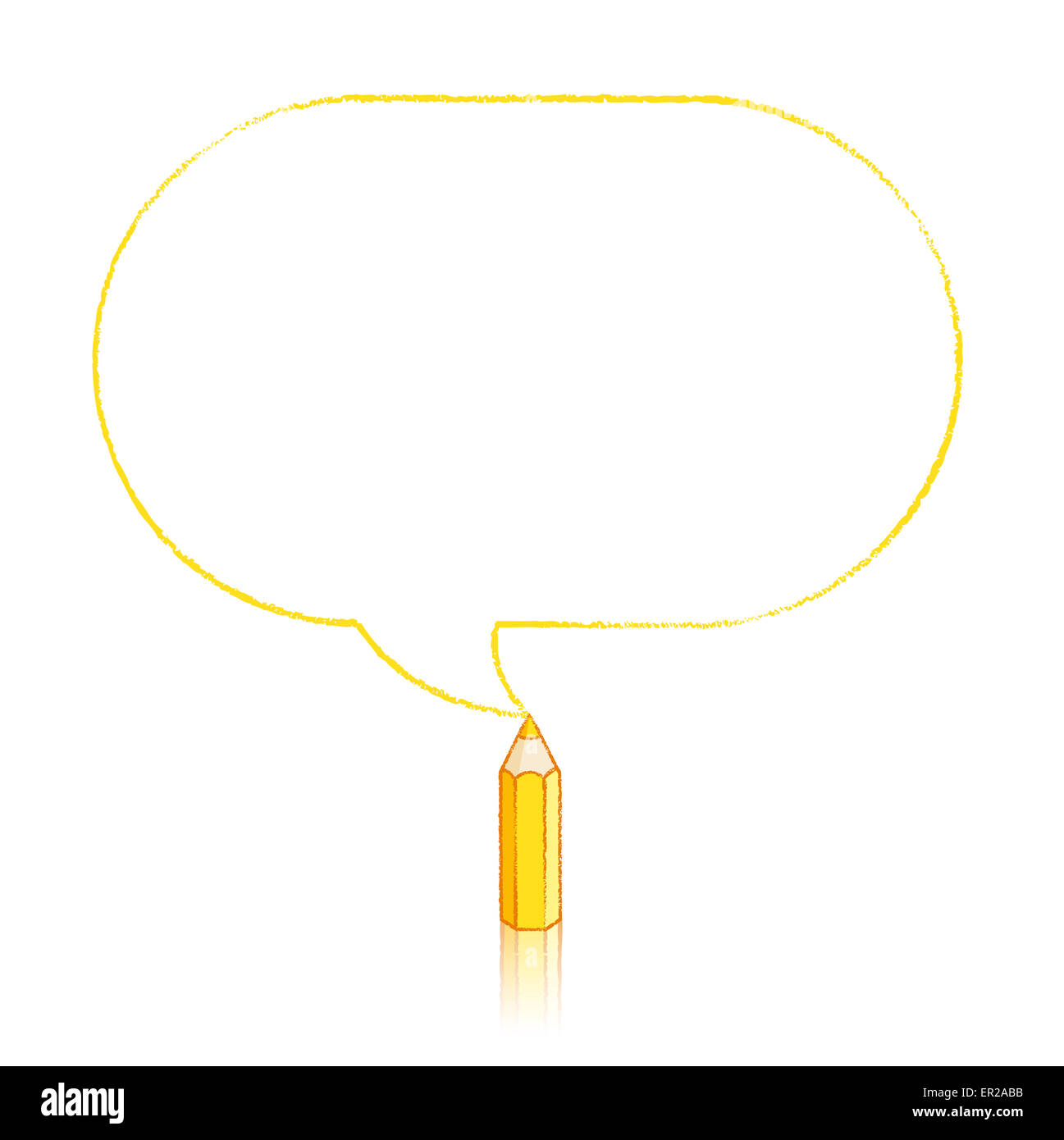 Gelbe Bleistift mit Reflexion Zeichnung längliche Sprechblase auf weißem Hintergrund Stockfoto