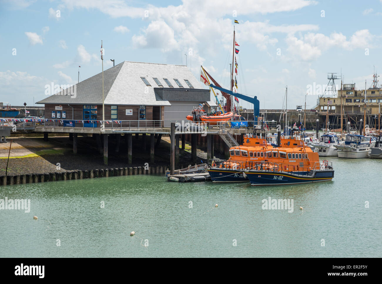 Ramsgate Rettungsboot Esme Anderson und Relief Rettungsboot Corinne Whiteley, beide Trent-Klasse in Ramsgate Royal Harbour. Stockfoto