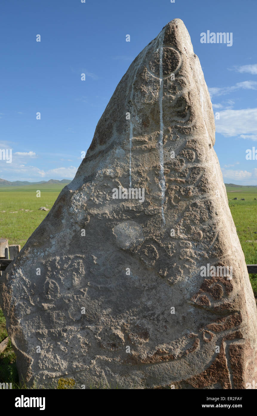 Detail von einem Hirsch Stein in dem Dorf Orkhon, Bulgan Provinz, Mongolei. Hirschsteine sind antiken gravierten Denkmäler. Stockfoto