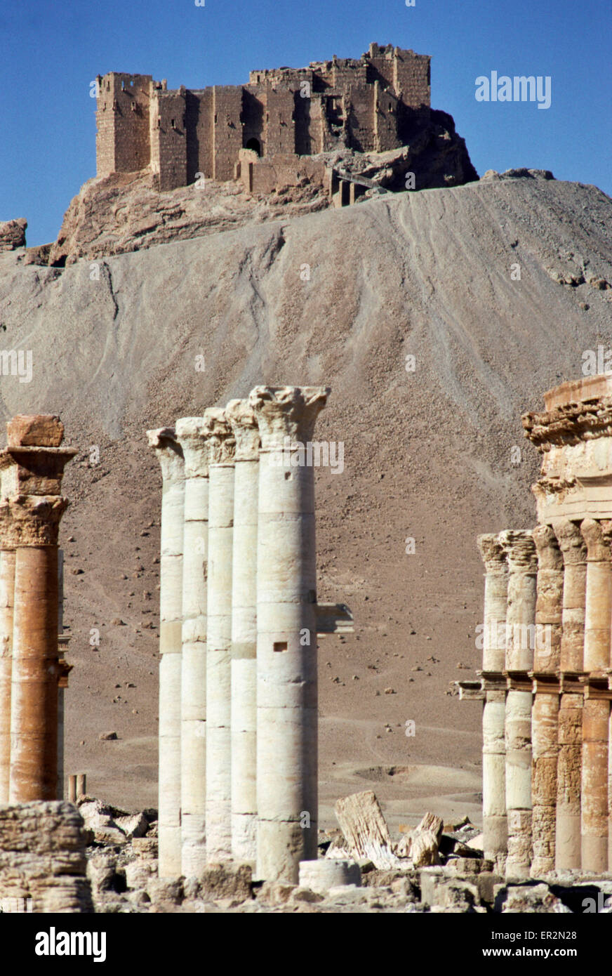 Qalaat Ibn Maan, Palmyra, Syrien. Hoch auf einem Hügel ist mit Blick auf Palmyra Qalaat Ibn Maan im 17. Jahrhundert gebaut. Stockfoto