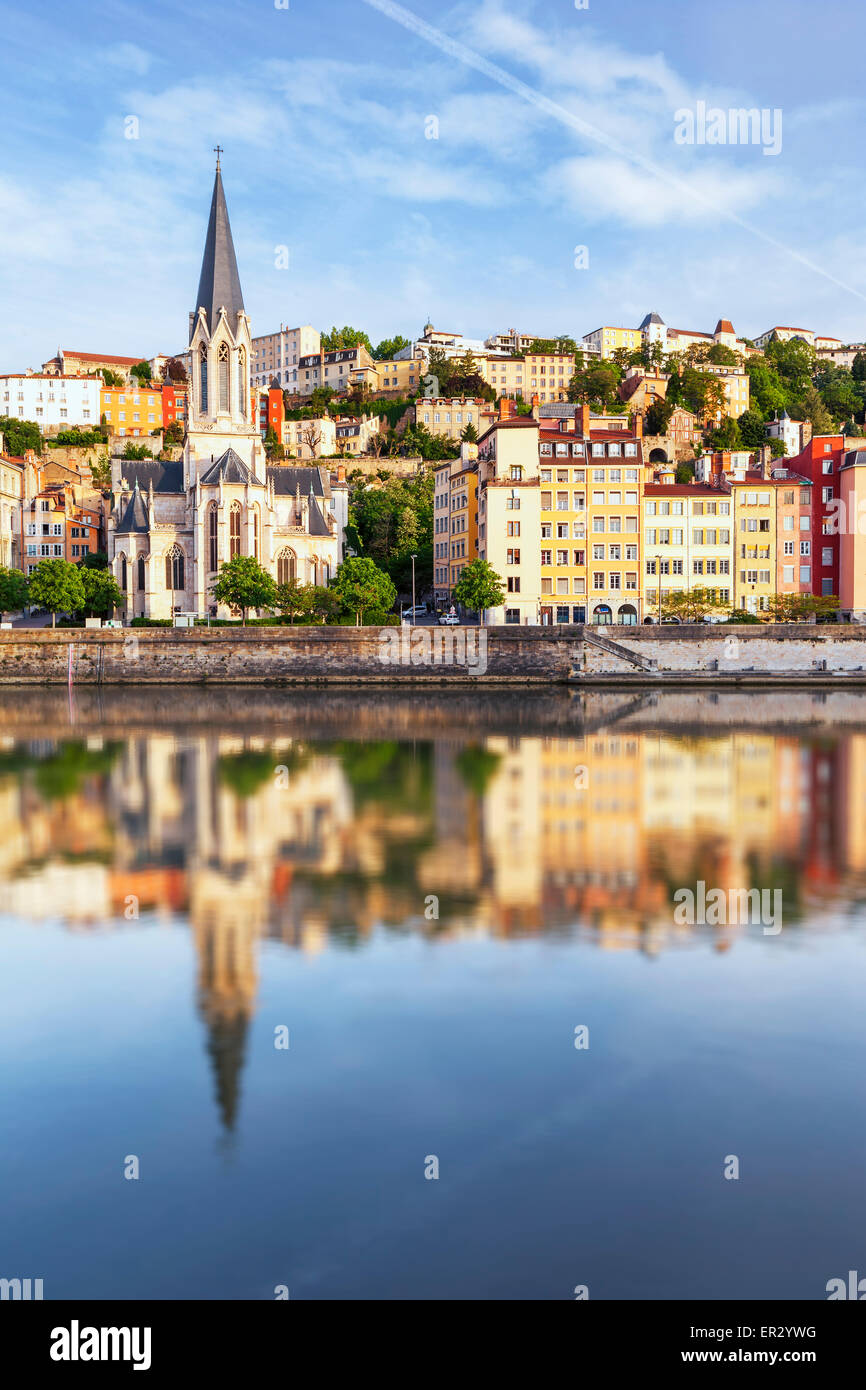 Lyon Kathedrale mit Relflet in Soane, Frankreich Stockfoto