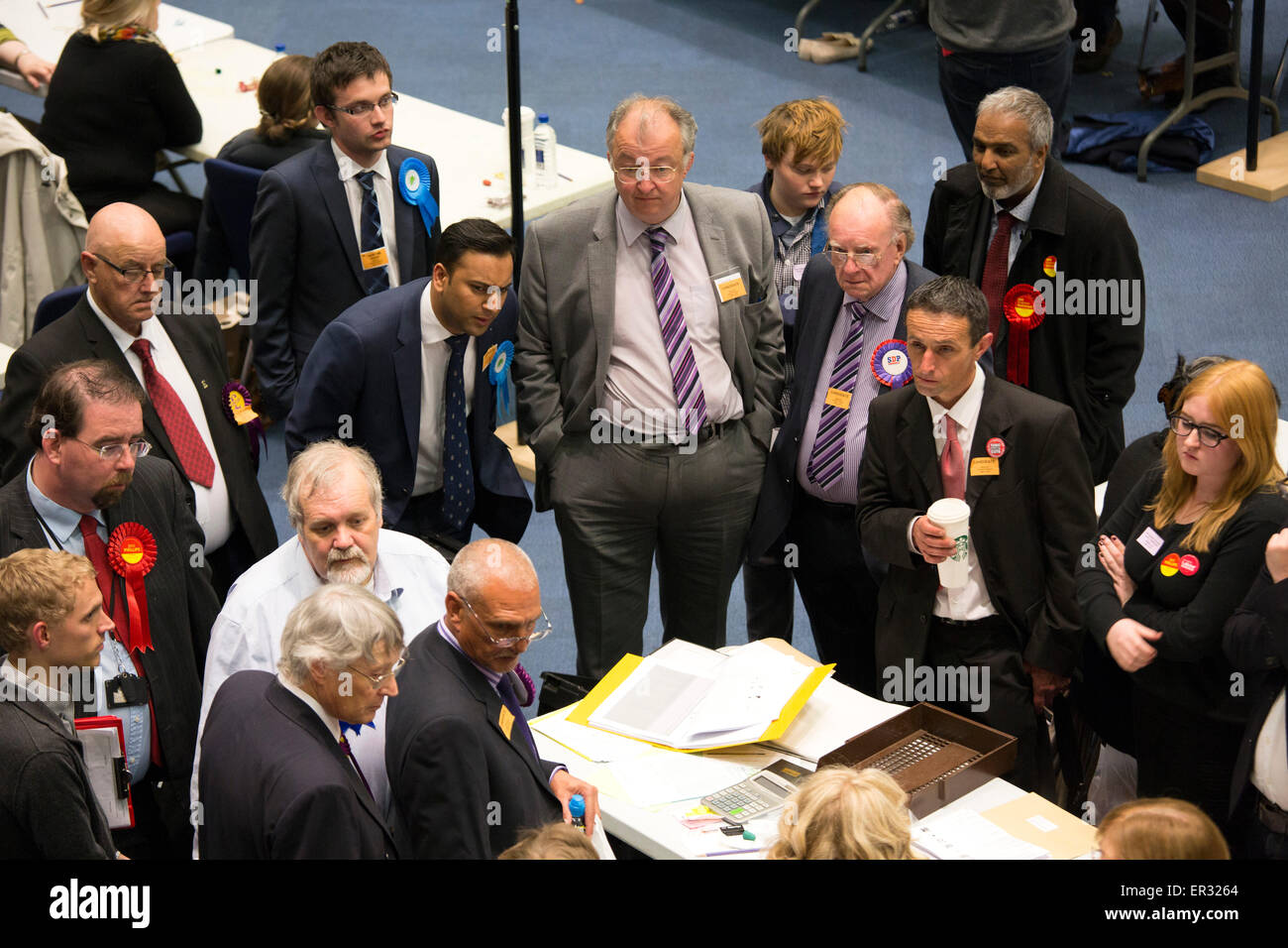 Liberaler Demokrat John Hemming abgebildete Zentrum, bei der Parlamentswahl Zählung an der ICC-Birmingham, wo er seinen Sitz verlor. Stockfoto